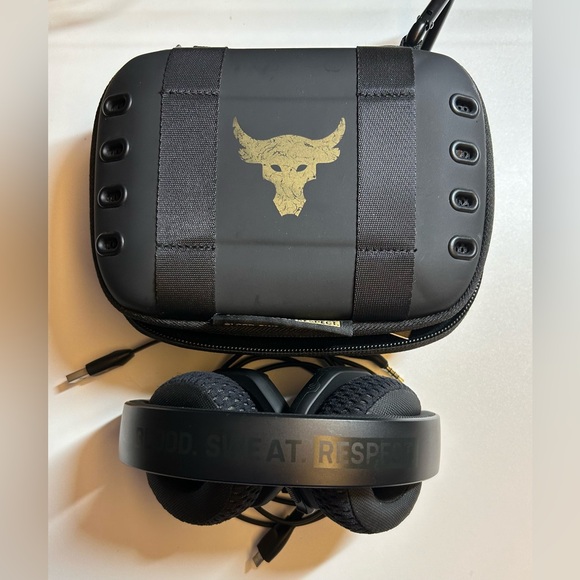 JBL Under Armour Sport Wireless On-Ear Headphone THE ROCK EDITION - Used - Picture 8 of 9